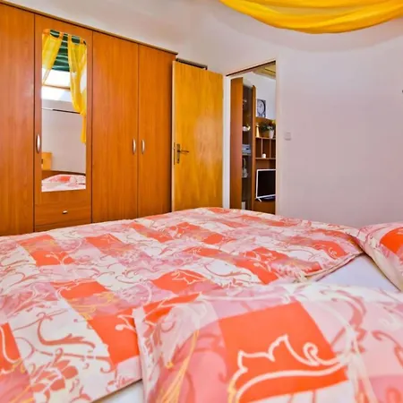 Apartment Charming And Sunny Hvar - One Bedroom With Balcony