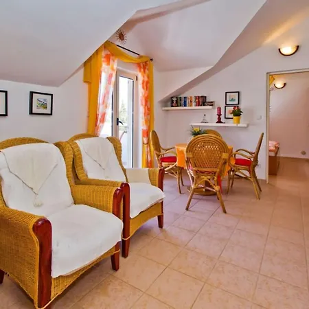 Apartment Charming And Sunny Hvar - One Bedroom With Balcony *