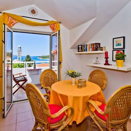 Charming And Sunny Hvar - One Bedroom With Balcony Hvar Town