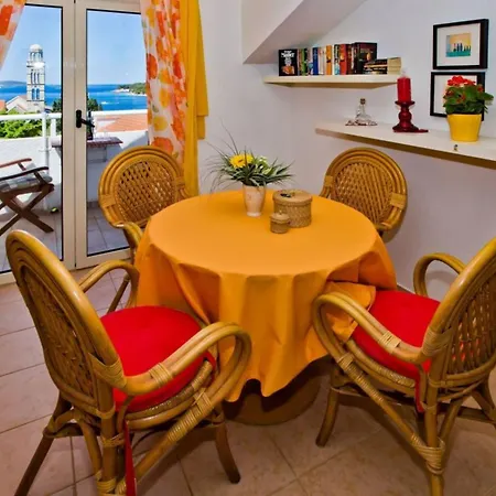Apartment Charming And Sunny Hvar - One Bedroom With Balcony *